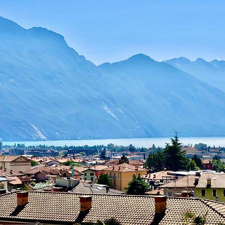 Appartamento Peppino Mit Seeblick Und Pool Riva del Garda Ngoại thất bức ảnh