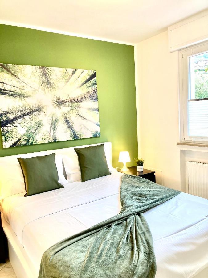 Appartamento Peppino Mit Seeblick Und Pool Riva del Garda Ngoại thất bức ảnh