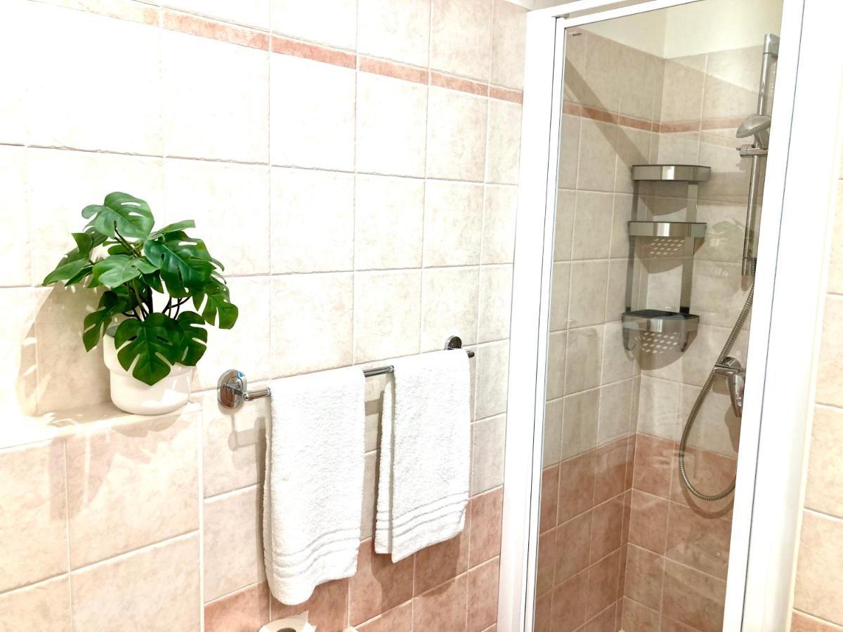 Appartamento Peppino Mit Seeblick Und Pool Riva del Garda Ngoại thất bức ảnh