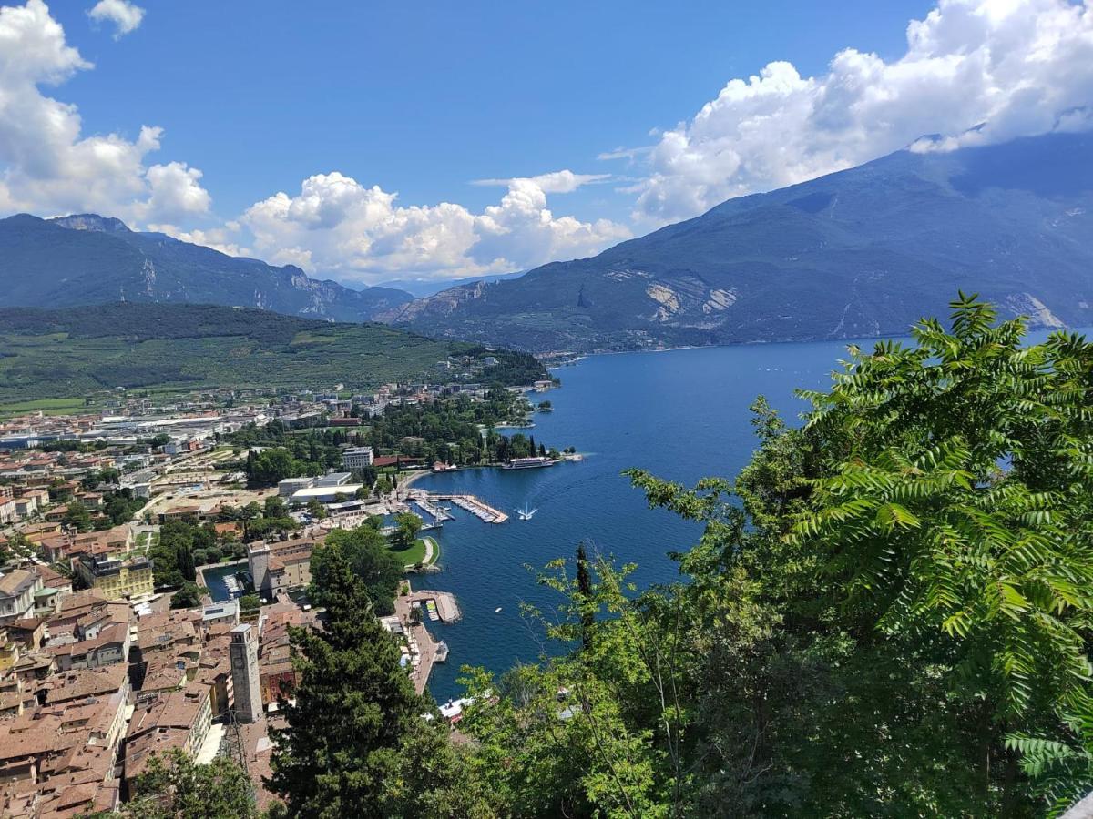 Appartamento Peppino Mit Seeblick Und Pool Riva del Garda Ngoại thất bức ảnh